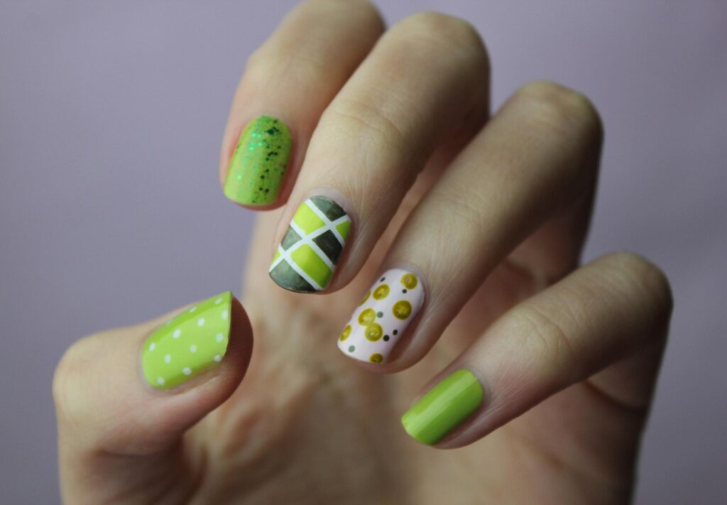 nail art, manicure, flower wallpaper, nature, nails, nail polish, cuticles, green manicure, green nail art, green nail polish, flowers, fingernails, flower background, color, polish, woman, hand, beautiful flowers, nail spa, style, glamour, female, natural nails, elegant nails